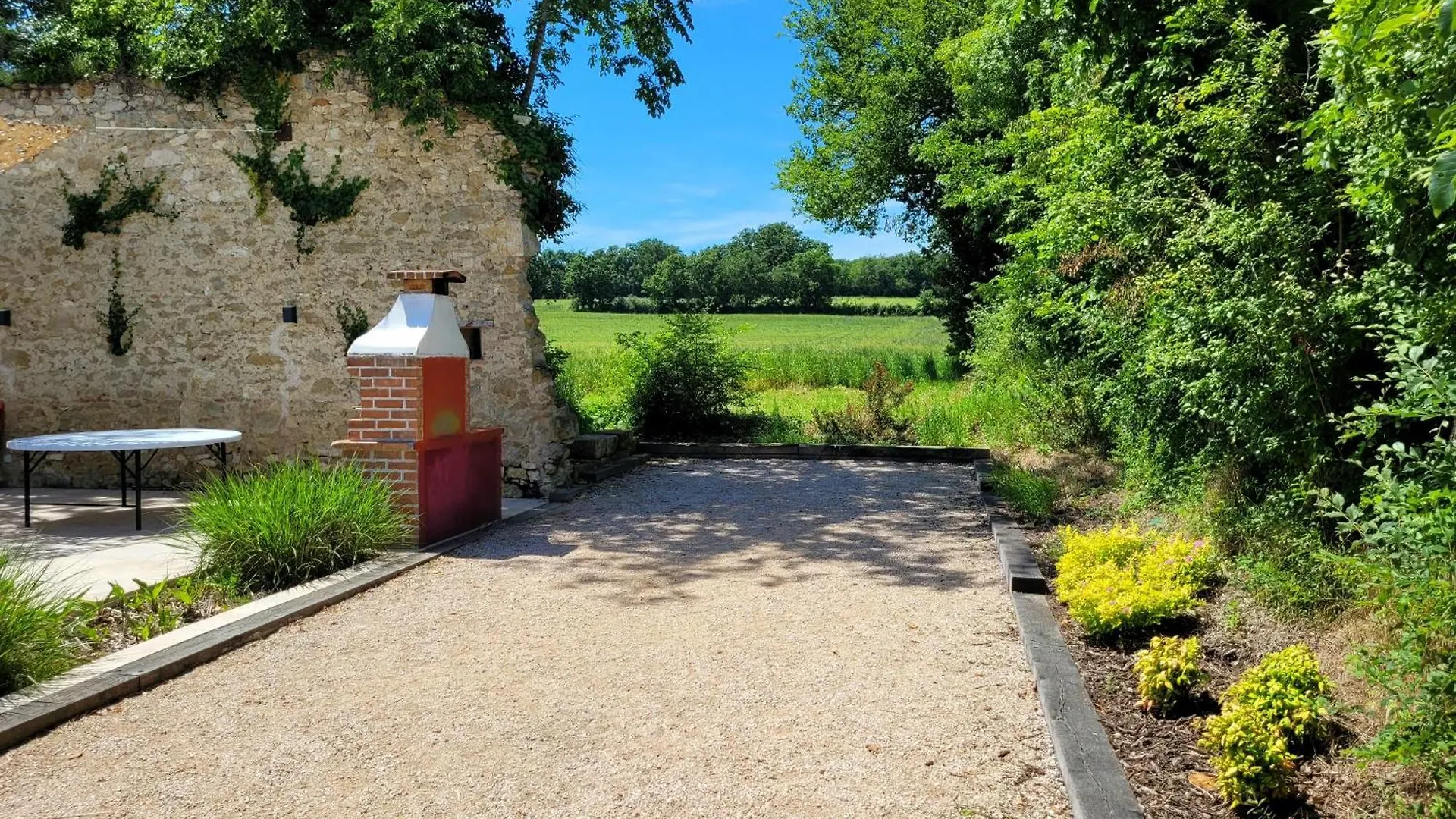 Holiday home Gite Campagne Famille 15 Pers Piscine Chauffee Jeux Enfants Petanque Saint-Sauvy France
