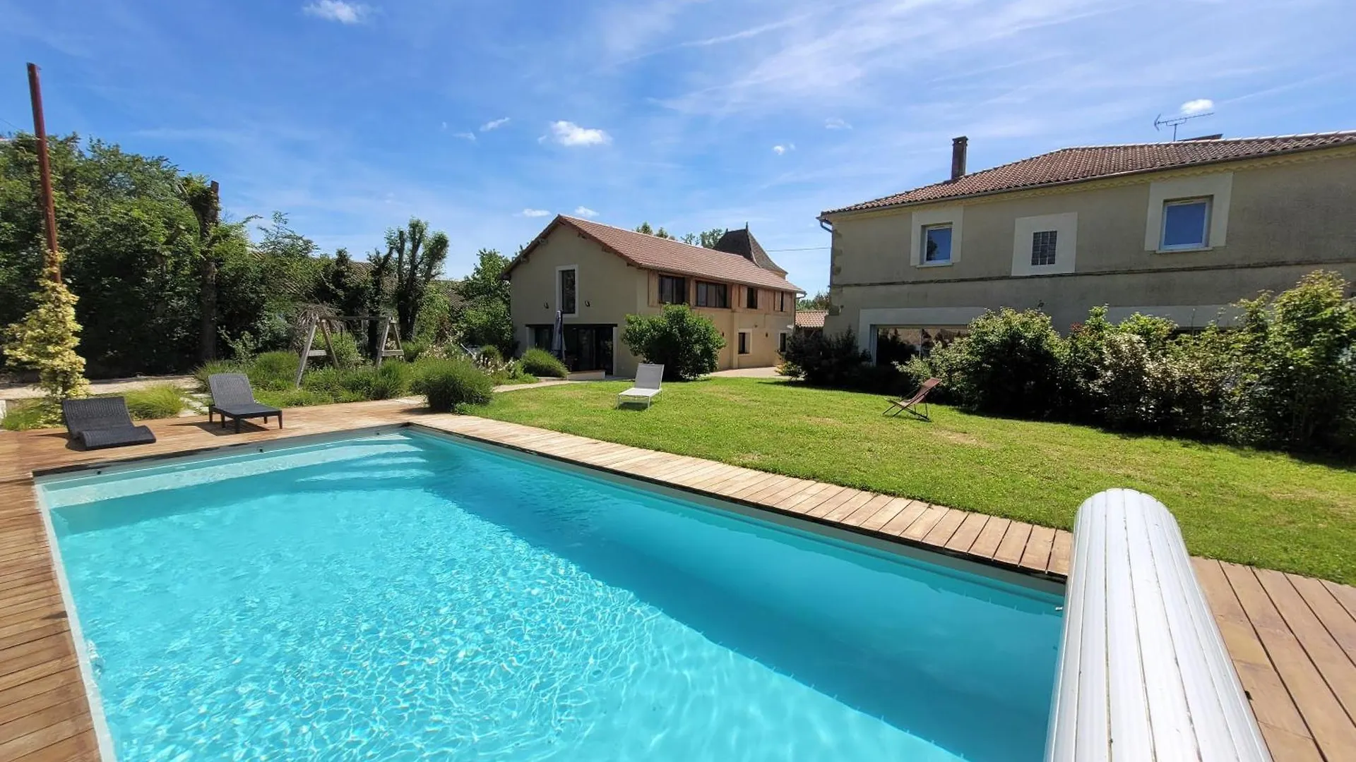 Gite Campagne Famille 15 Pers Piscine Chauffee Jeux Enfants Petanque Saint-Sauvy